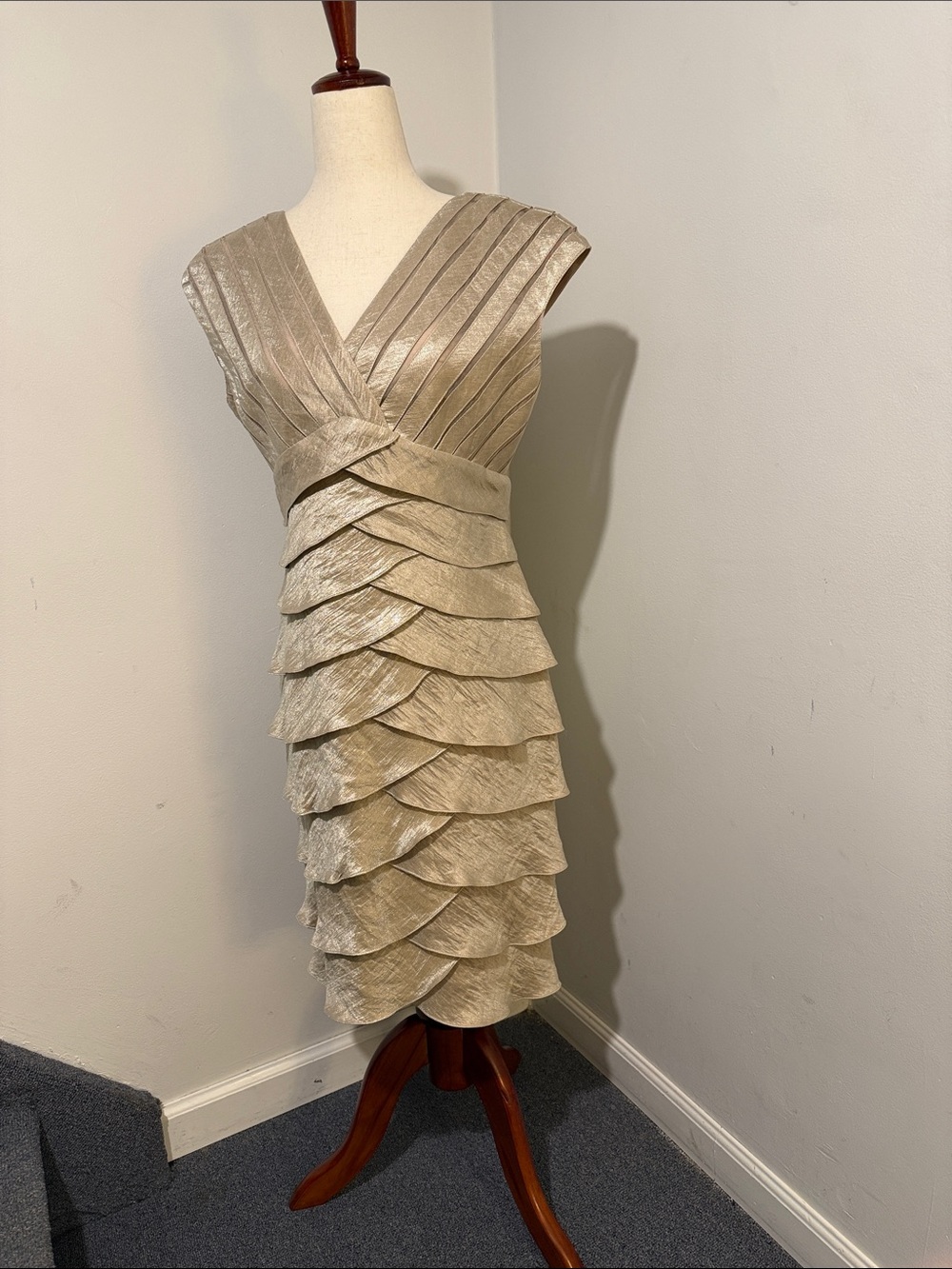 Cache Elegant Cream Layered V-Neck Party Dress